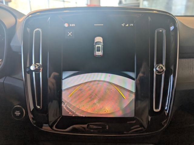 Used 2026 Volvo XC40 B5 Core w/ Climate Package image 19