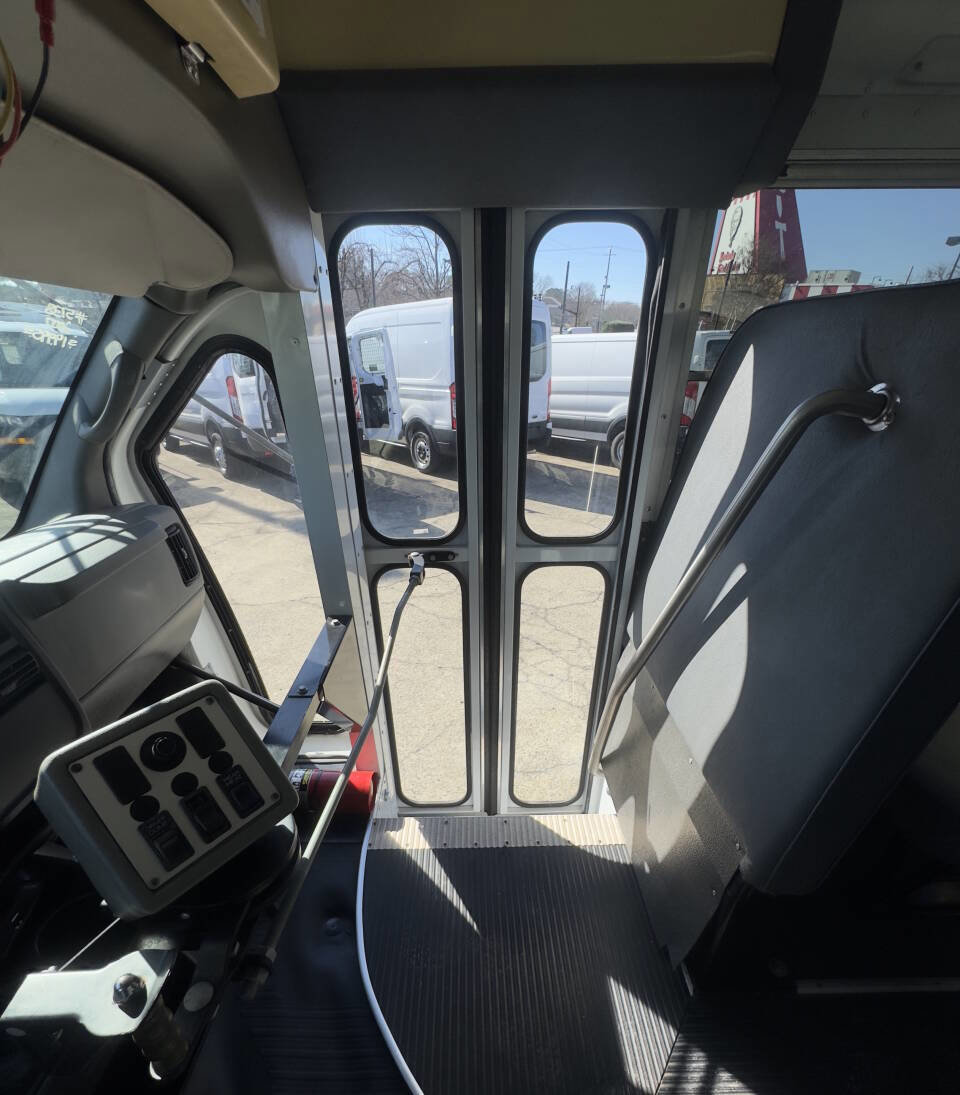 Used 2007 Chevrolet Express 3500 w/ School Bus Package image 9