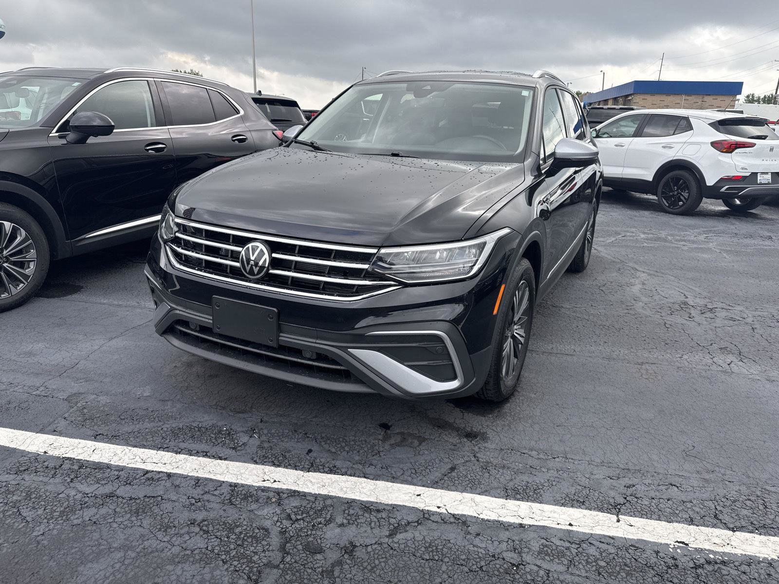 Used 2024 Volkswagen Tiguan Wolfsburg Edition AWD/4WD image 6