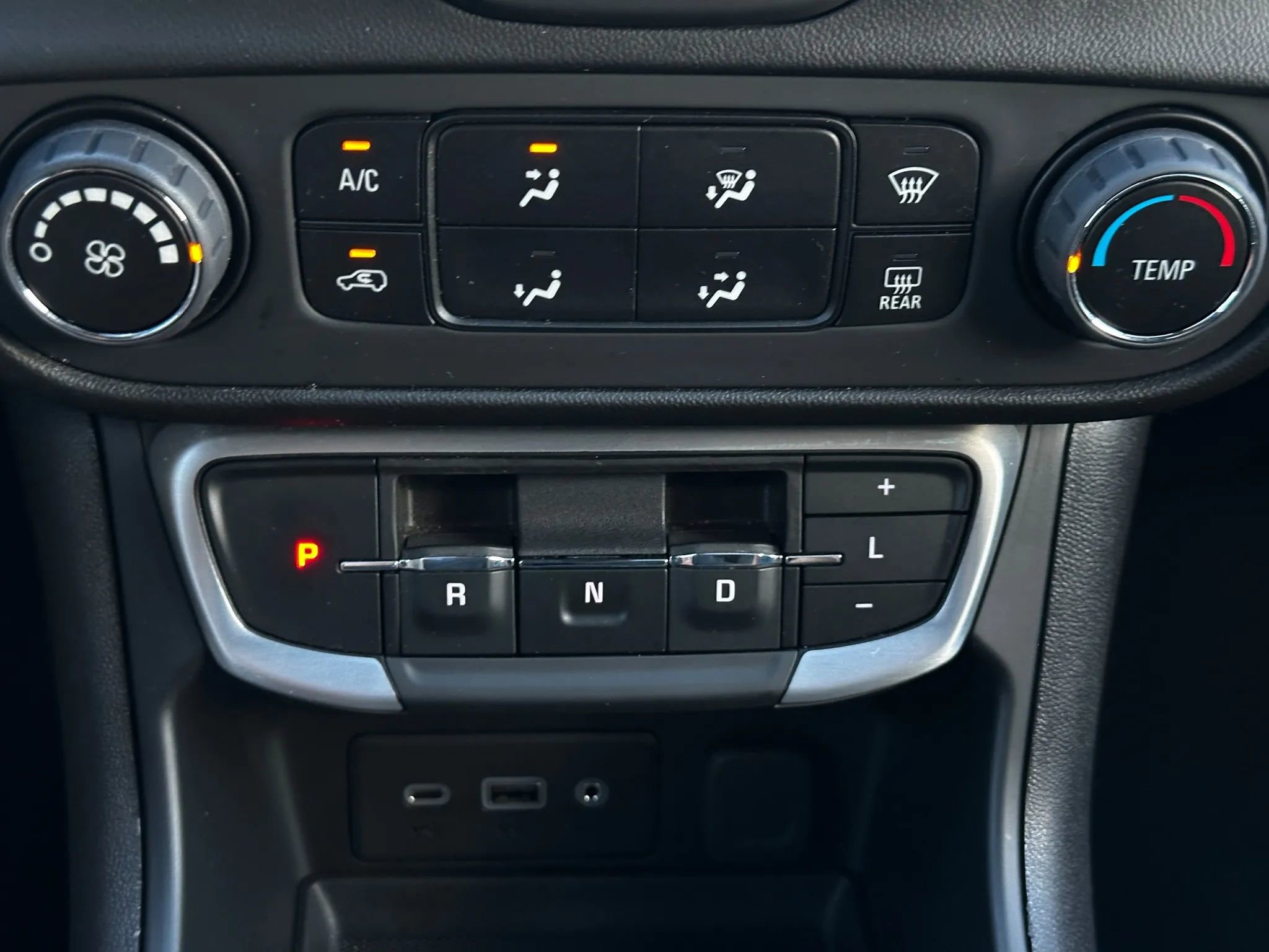 Used 2023 GMC Terrain SLE image 40