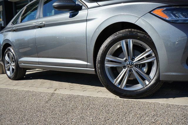 Used 2024 Volkswagen Jetta SE image 10