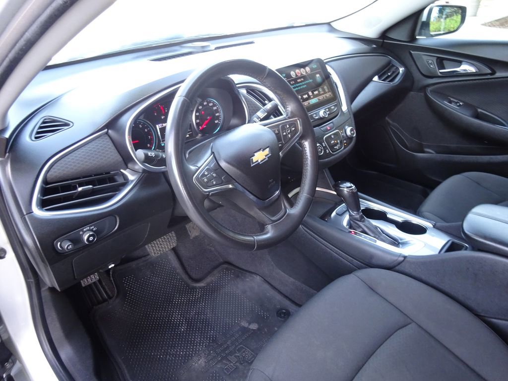 Used 2018 Chevrolet Malibu LT FWD image 11
