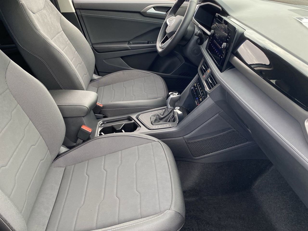 New 2026 Volkswagen Taos SE image 8