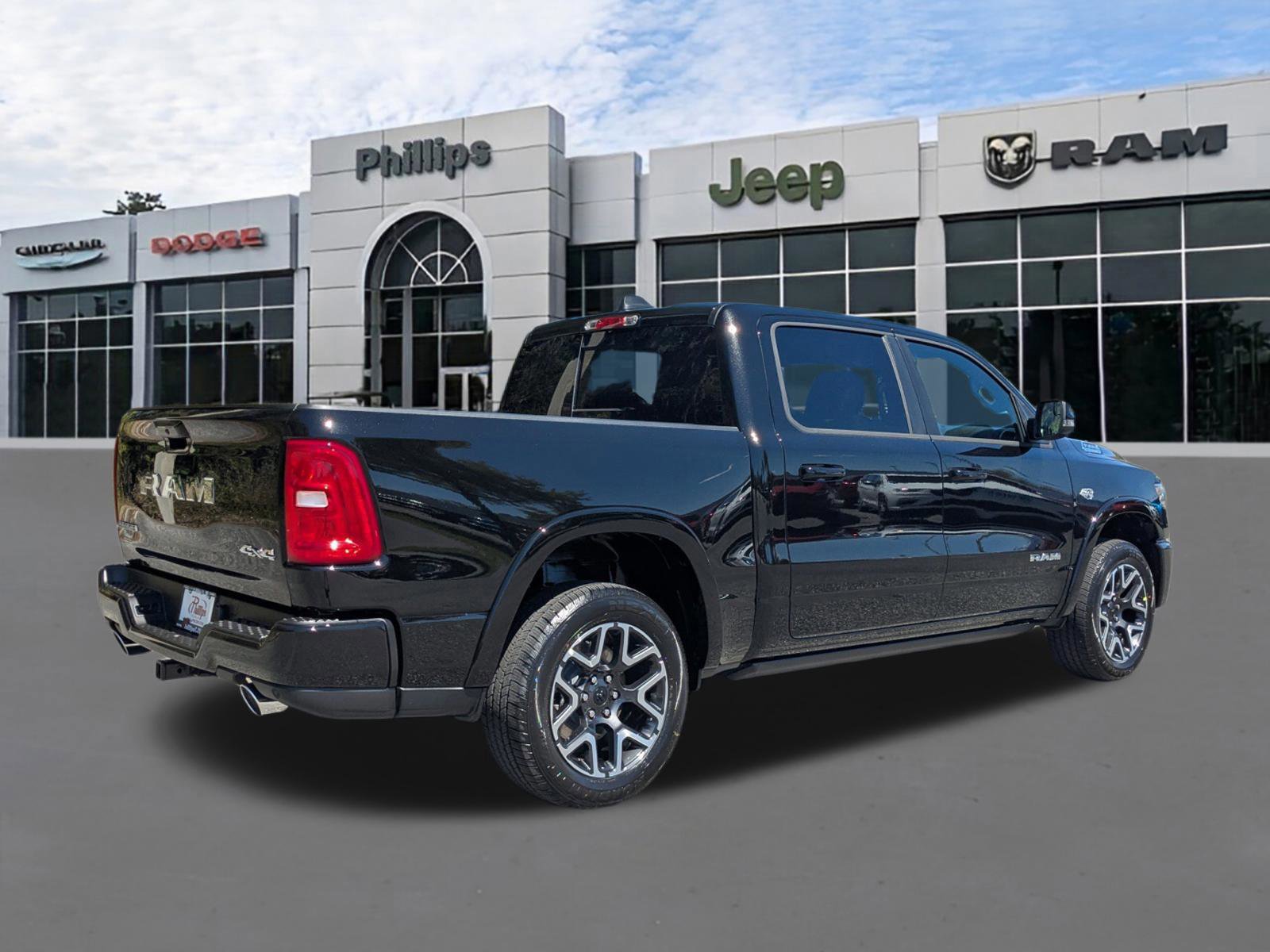New 2026 RAM 1500 Laramie AWD/4WD image 3