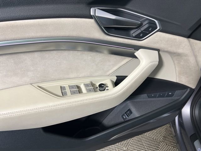 Used 2019 Audi e-tron Prestige w/ Prestige Package image 16