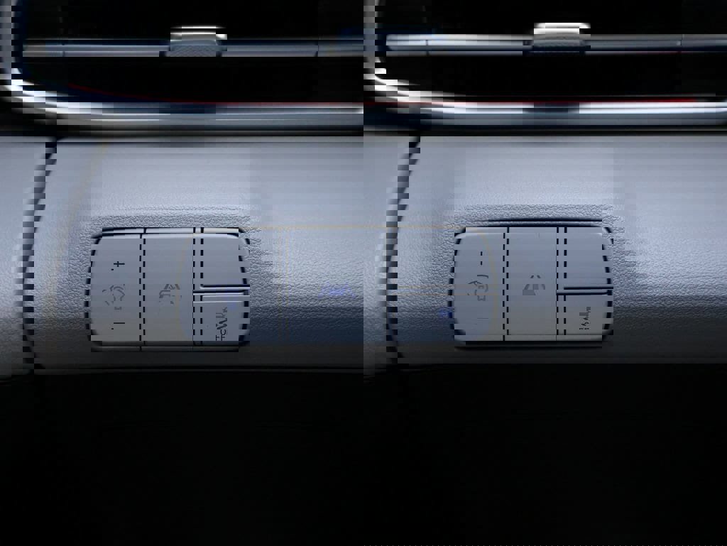 Certified 2022 Hyundai Elantra Limited image 32