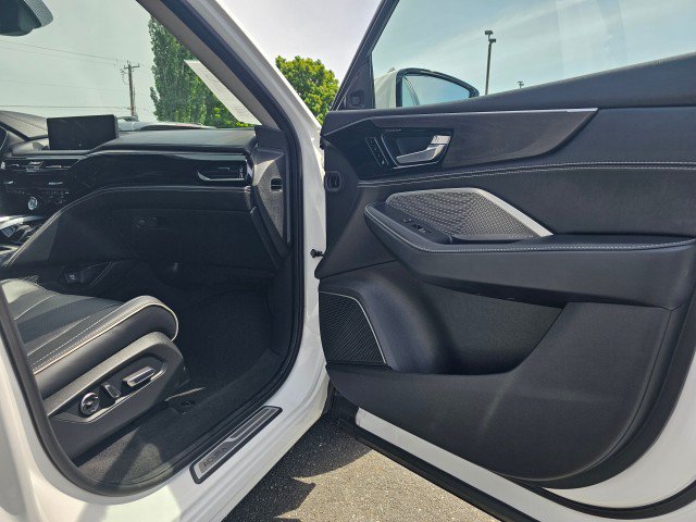 Used 2023 Acura MDX SH-AWD w/ Advance Package image 12