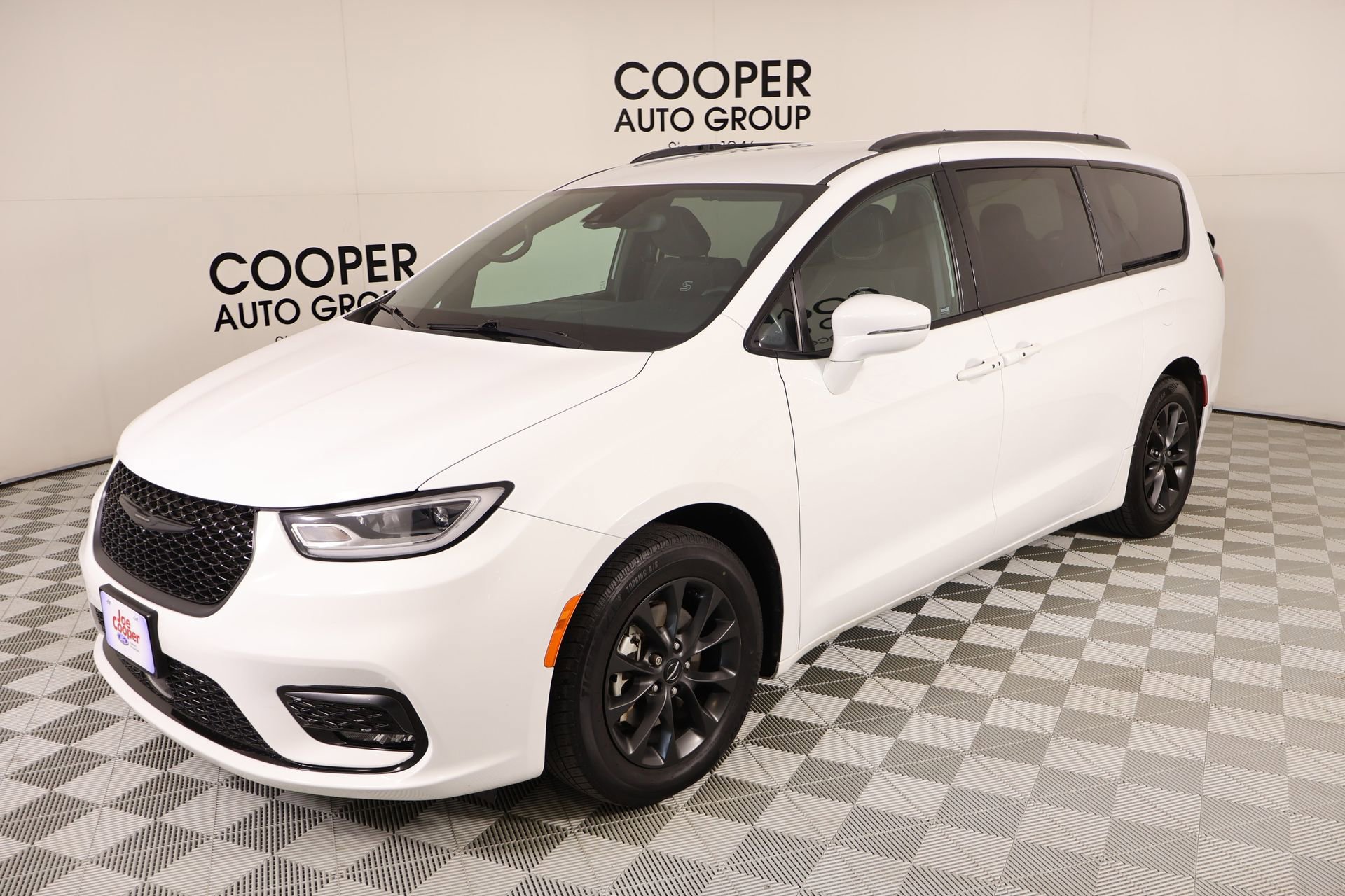 Used 2021 Chrysler Pacifica Touring w/ S Appearance Package image 10