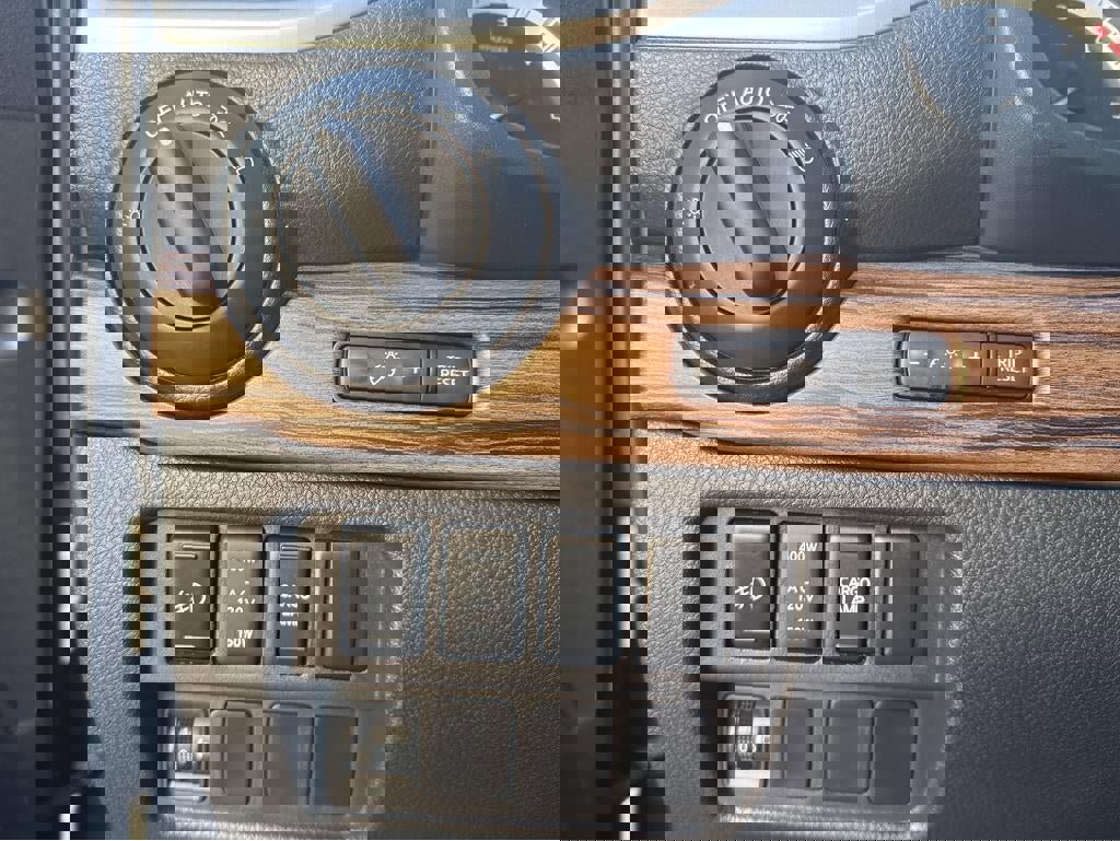 Used 2019 Nissan Titan SL w/ Chrome Package image 33