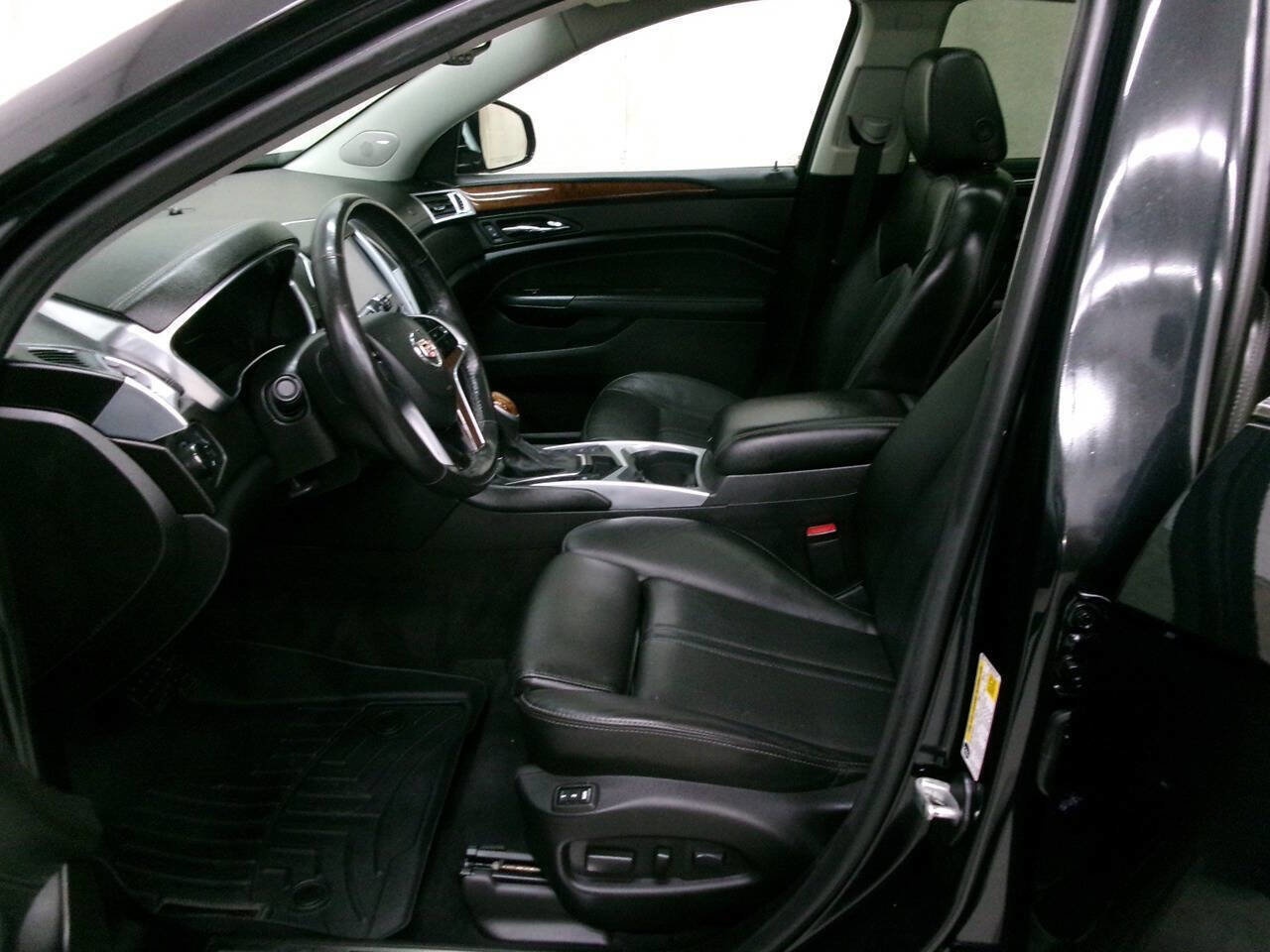 Used 2014 Cadillac SRX Luxury w/ Driver Awareness Package AWD/4WD image 14