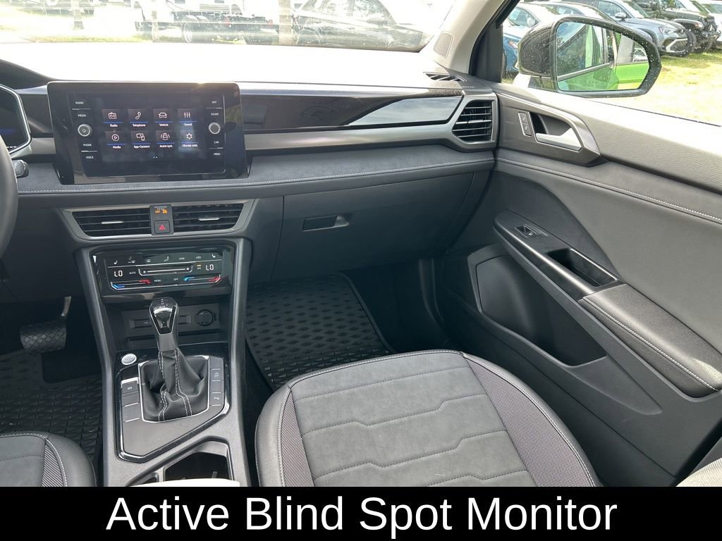 Certified 2025 Volkswagen Taos SE image 11