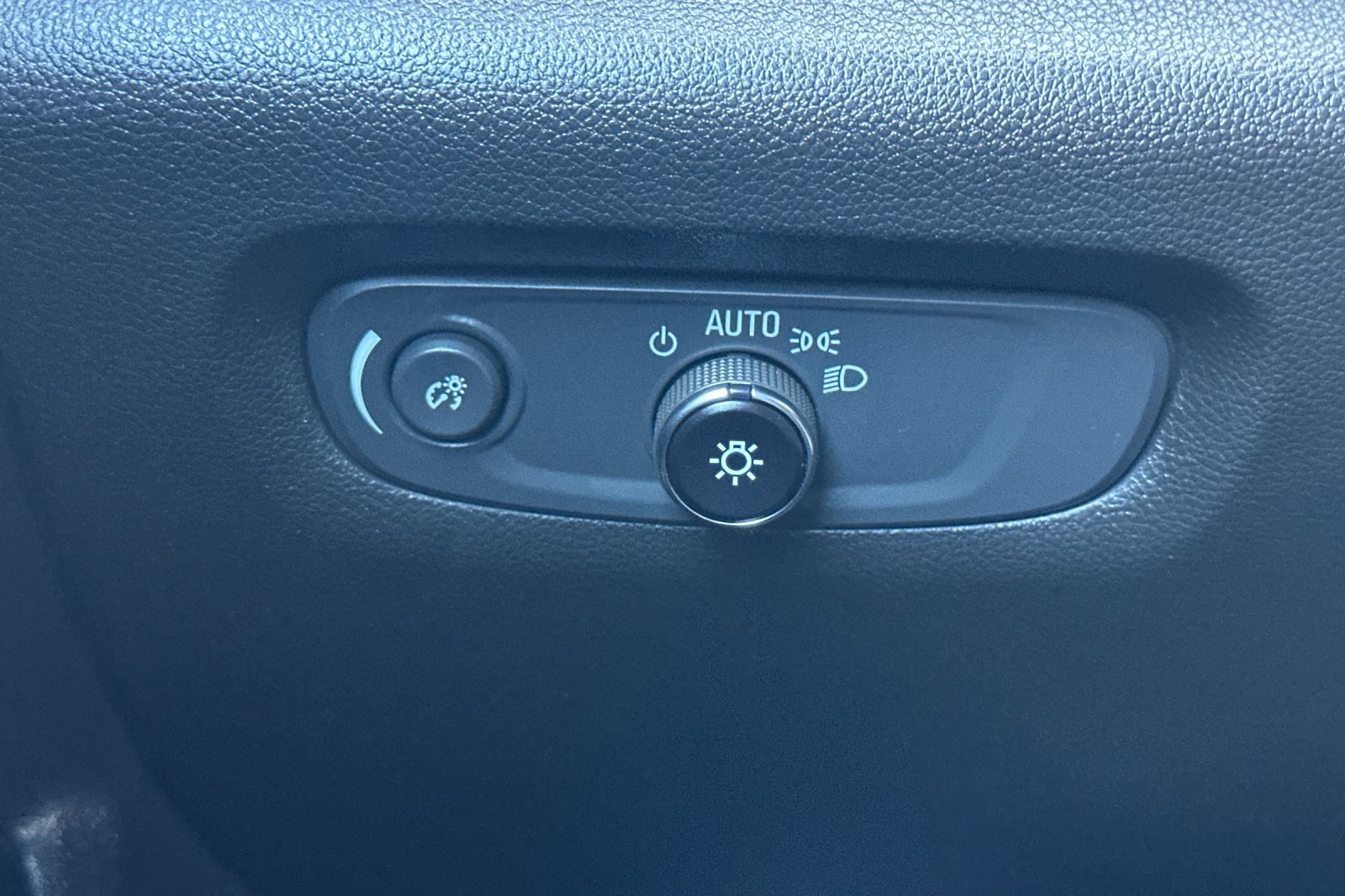 Used 2023 Chevrolet Traverse LT image 44