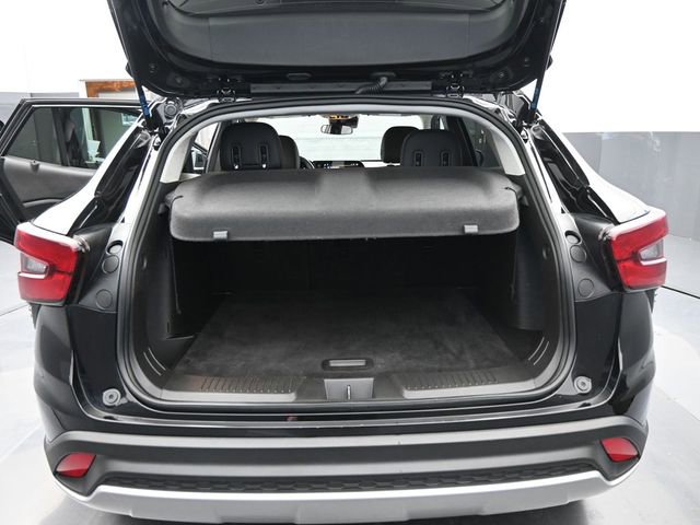 Used 2025 Chevrolet Trax LT w/ LT Convenience Package image 8