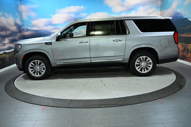 Used 2023 GMC Yukon XL SLT w/ SLT Luxury Package image 5
