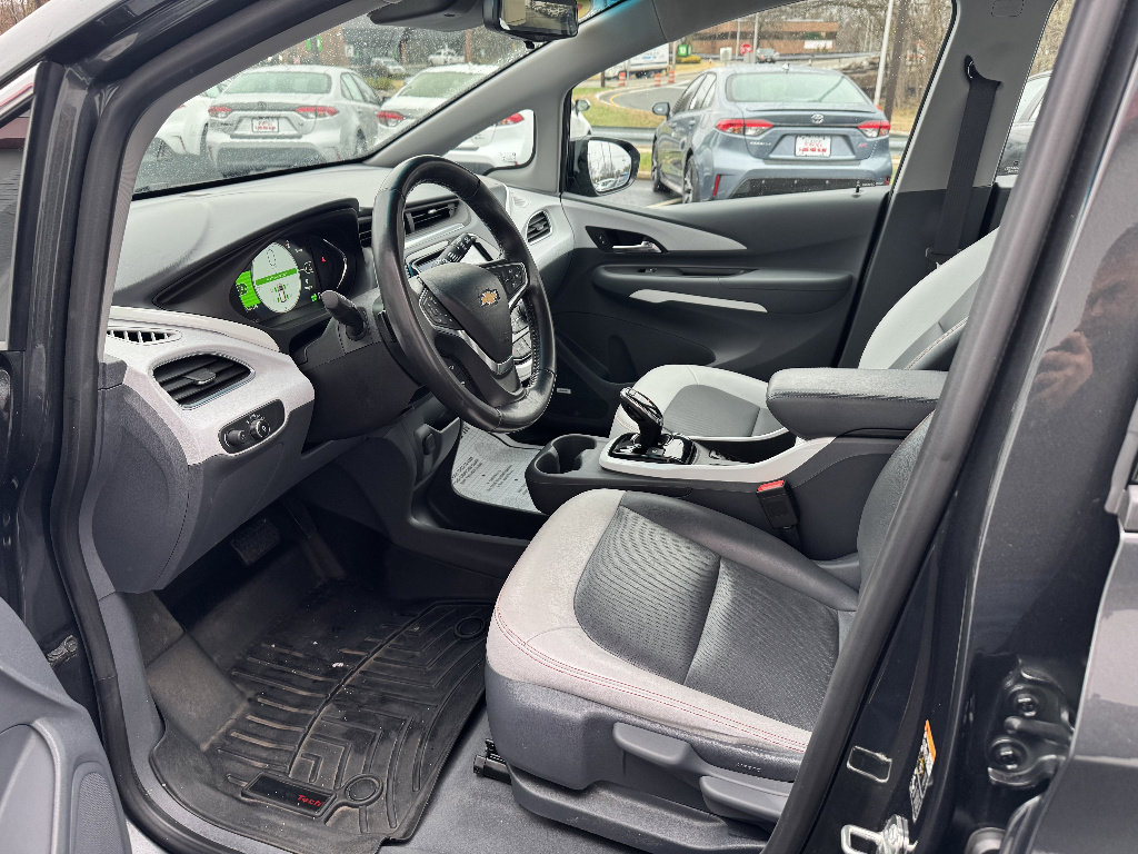 Used 2018 Chevrolet Bolt Premier w/ Driver Confidence II Package image 8