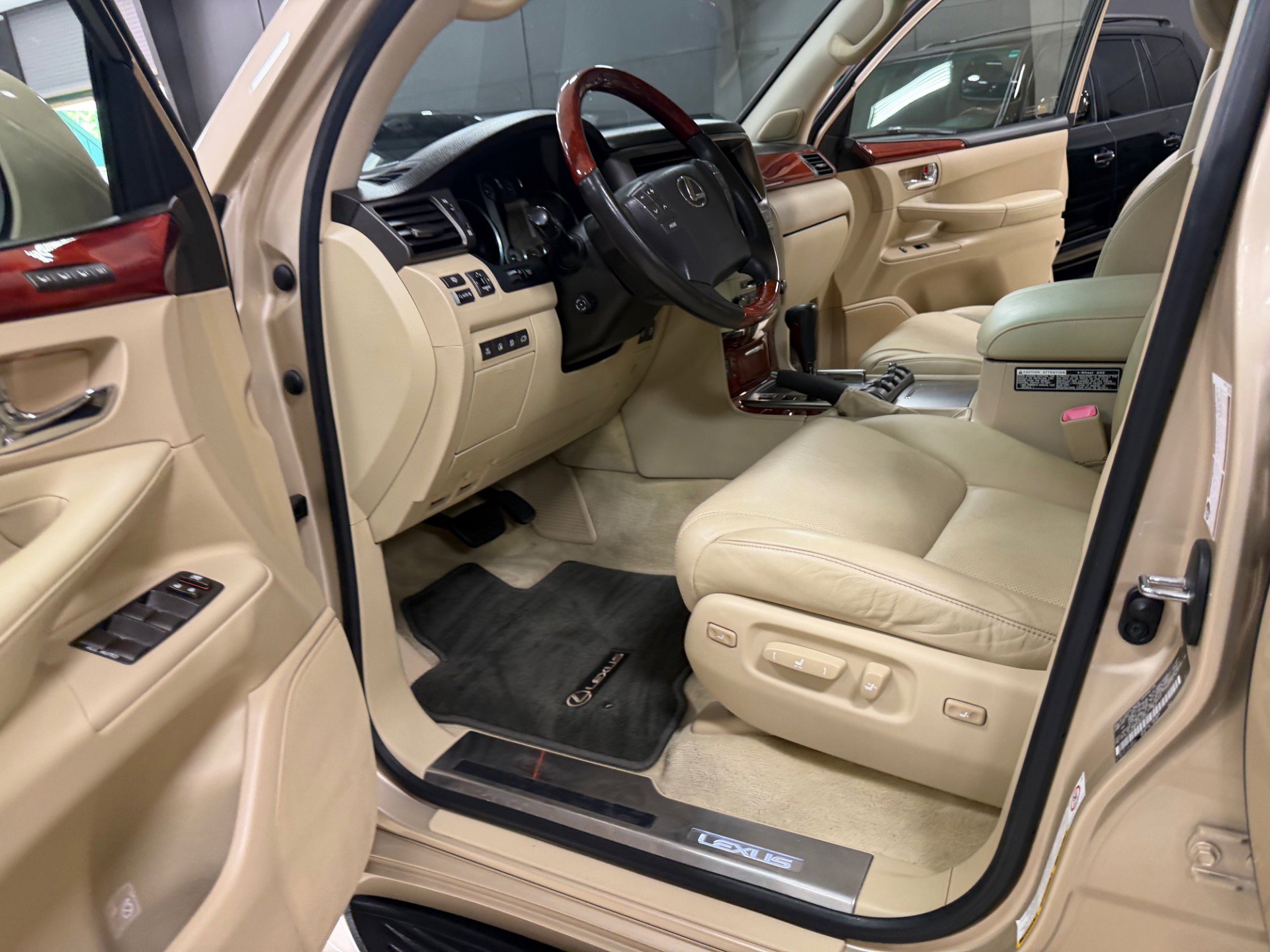 Used 2009 Lexus LX 570 4WD image 20