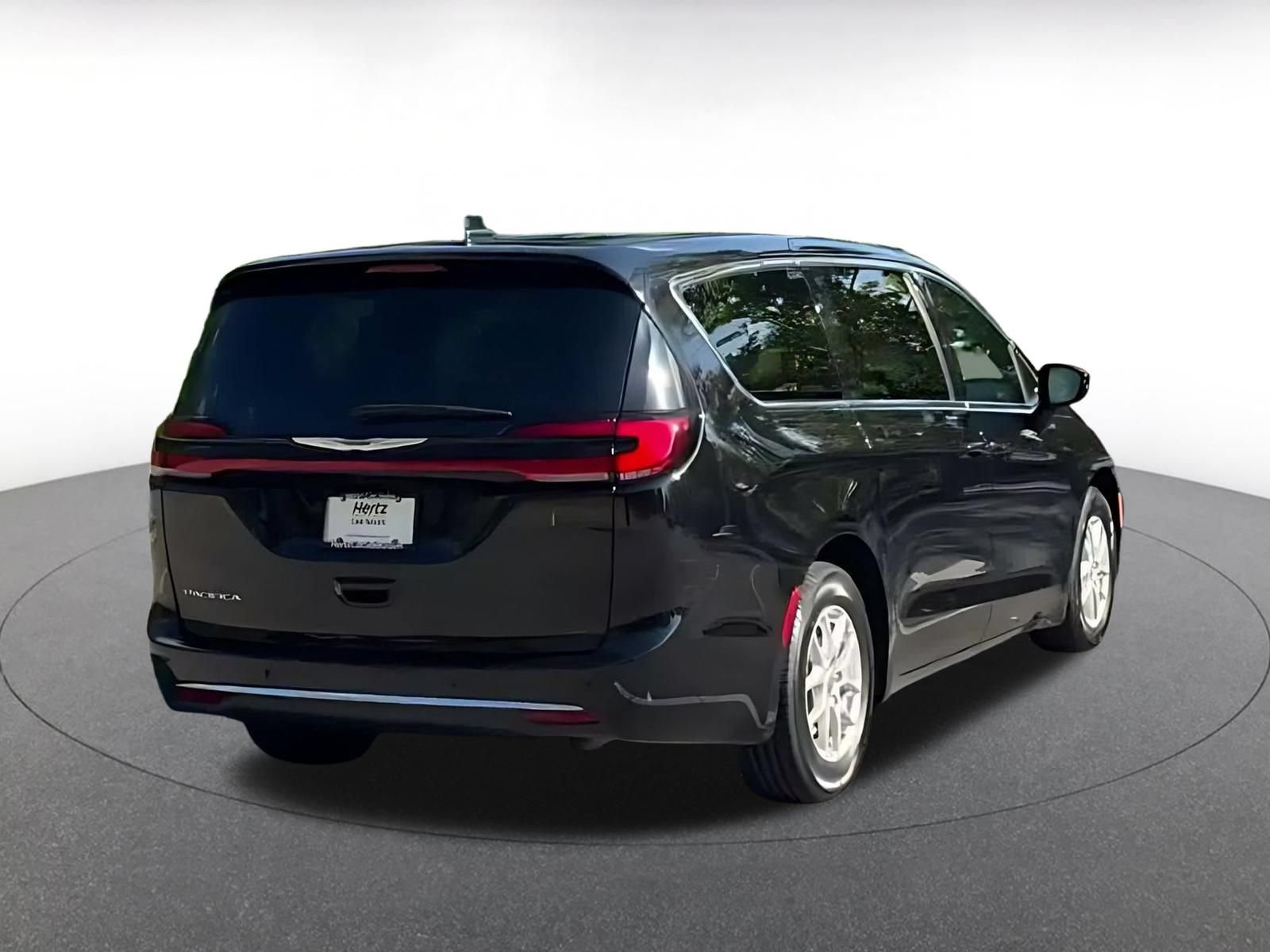 Used 2025 Chrysler Pacifica Select FWD image 14
