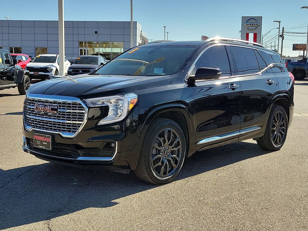 Used 2023 GMC Terrain Denali w/ Black Diamond Edition image 5
