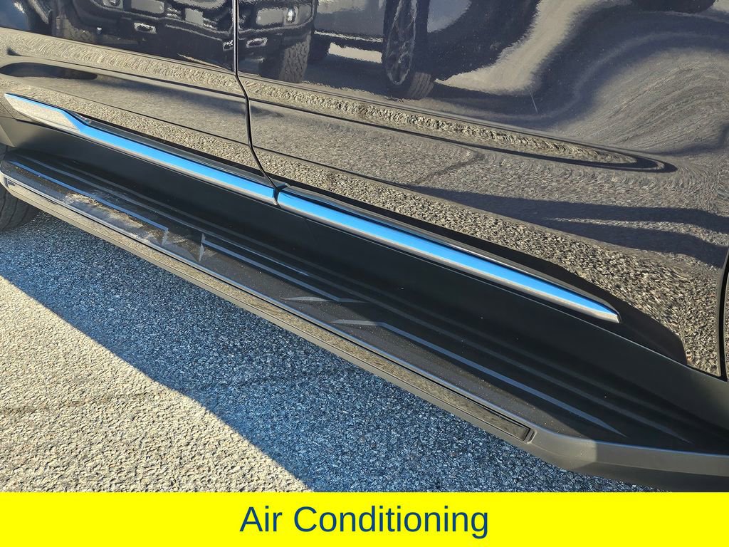 Used 2022 Cadillac Escalade Premium Luxury image 38