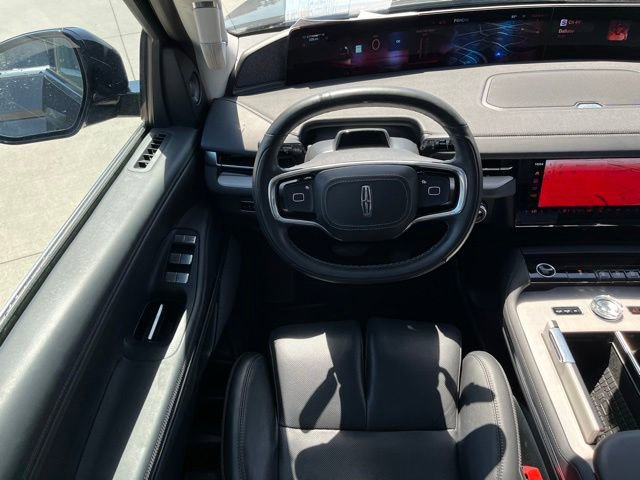 Used 2025 Lincoln Navigator Reserve AWD/4WD image 9