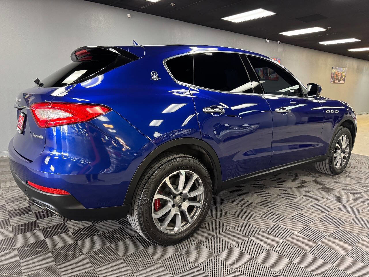 Used 2017 Maserati Levante image 15