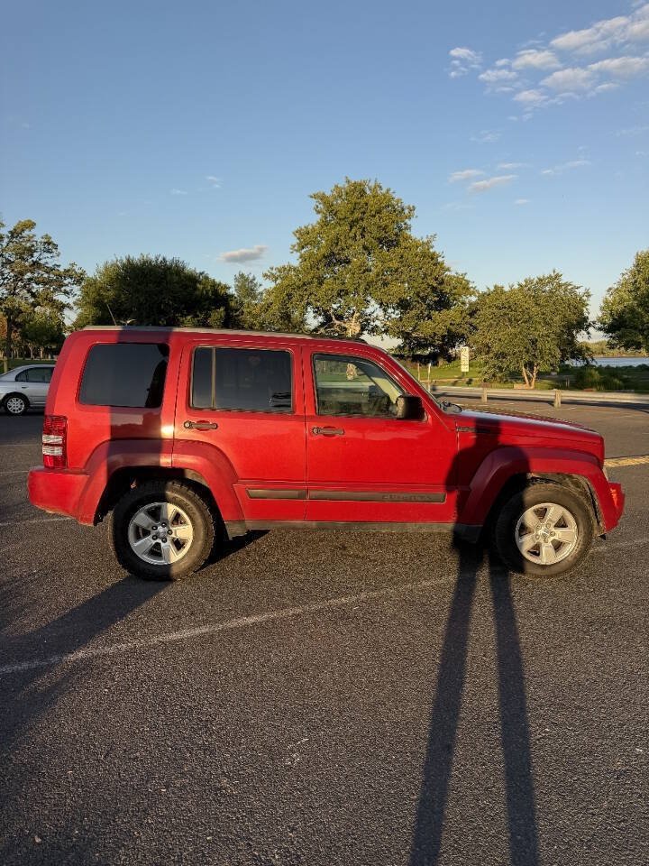 Used 2010 Jeep Liberty Sport w/ Popular Equipment Group AWD/4WD image 8