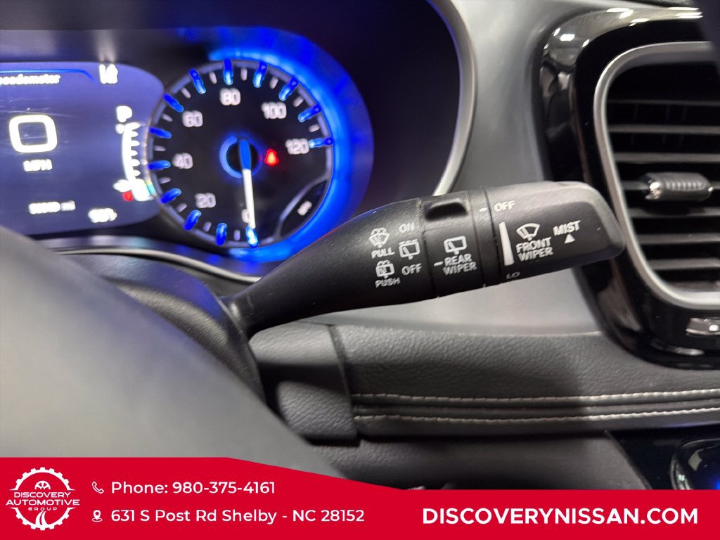Used 2025 Chrysler Pacifica Limited FWD image 26