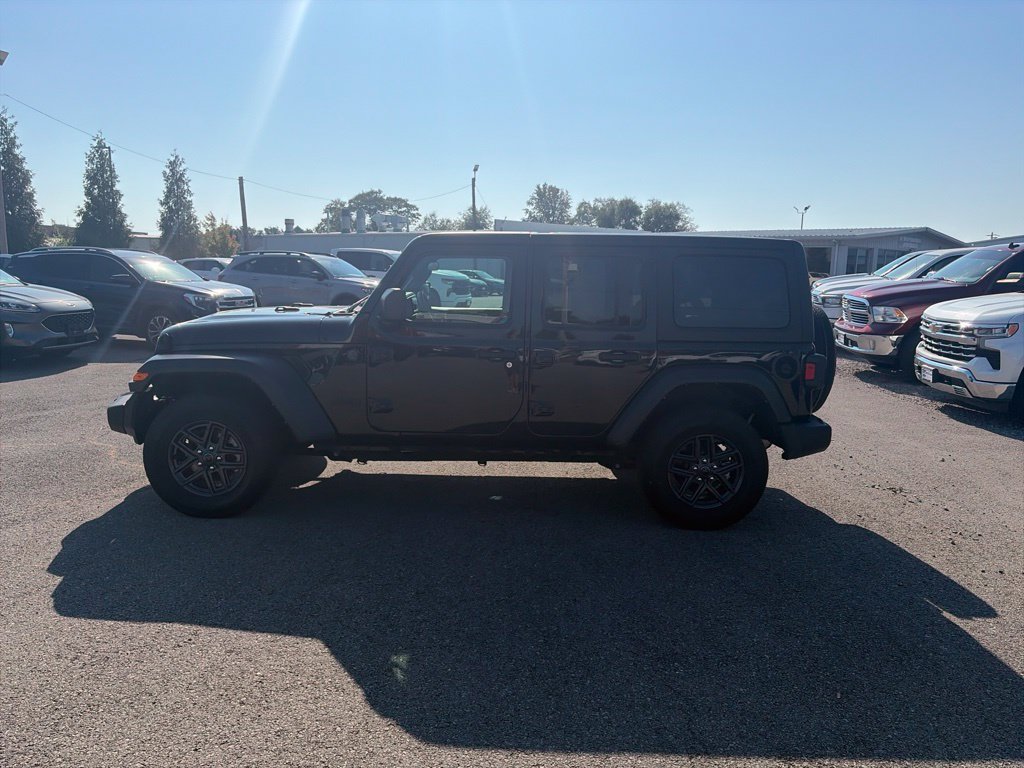 Used 2024 Jeep Wrangler Unlimited Sport AWD/4WD image 4