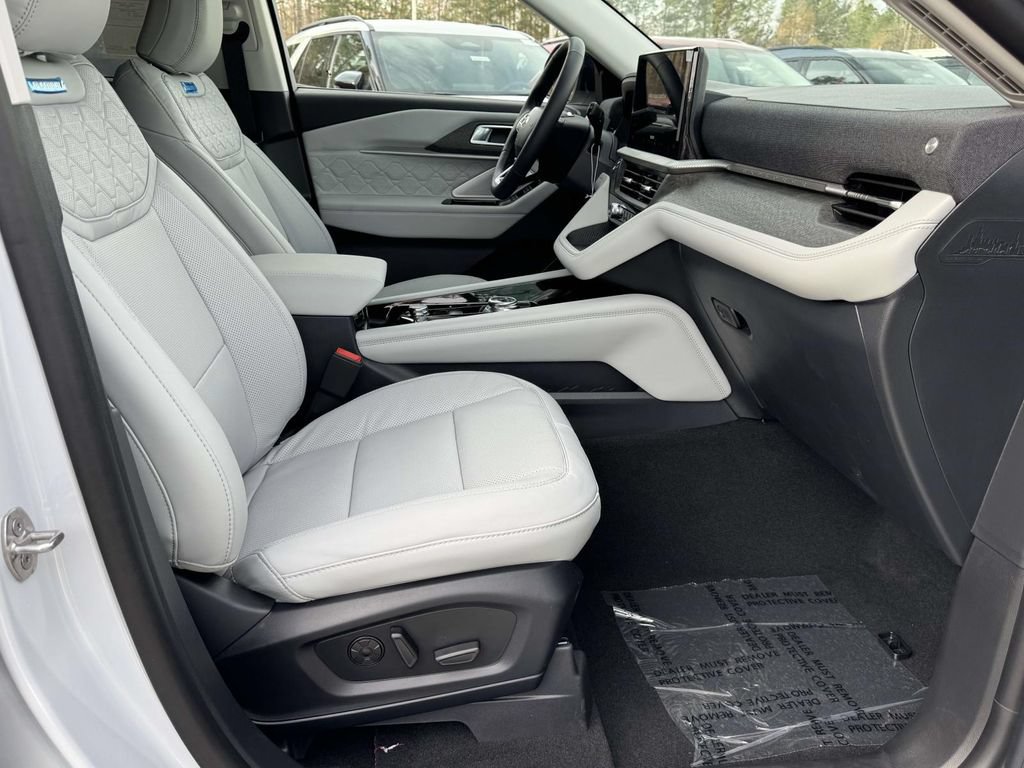 New 2026 Ford Explorer Platinum w/ LUX Leather Package AWD/4WD image 12