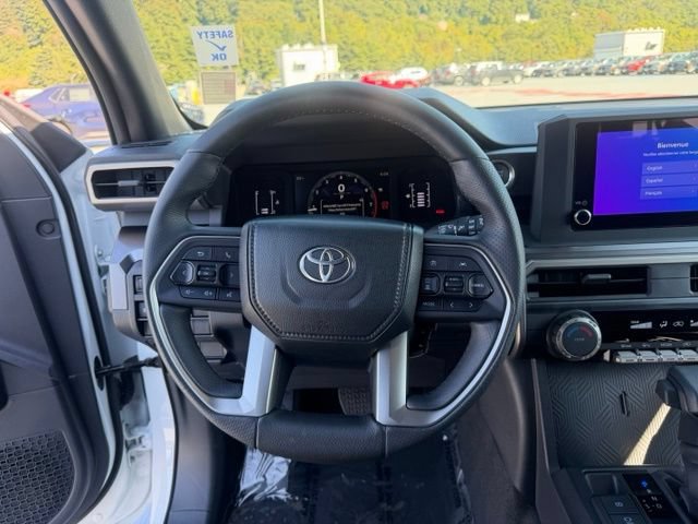 Certified 2025 Toyota 4Runner SR5 AWD/4WD image 17