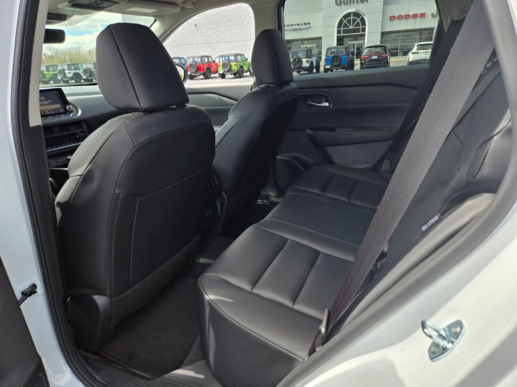 New 2026 Nissan Rogue Platinum image 5