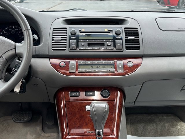 Used 2005 Toyota Camry XLE w/ VSC & Side Airbag Pkg FWD image 24