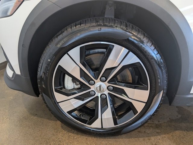 Used 2024 Volvo V60 B5 Cross Country Plus image 7