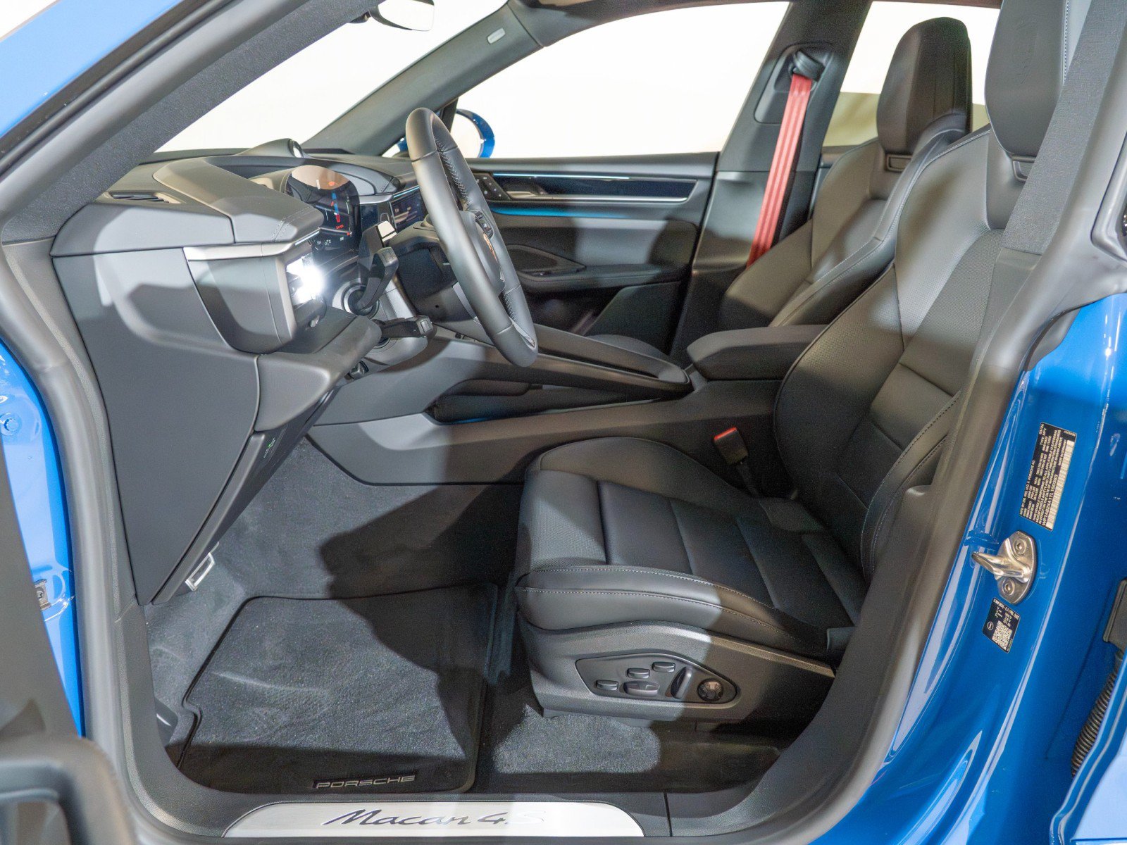 New 2026 Porsche Macan 4S Electric AWD/4WD image 17