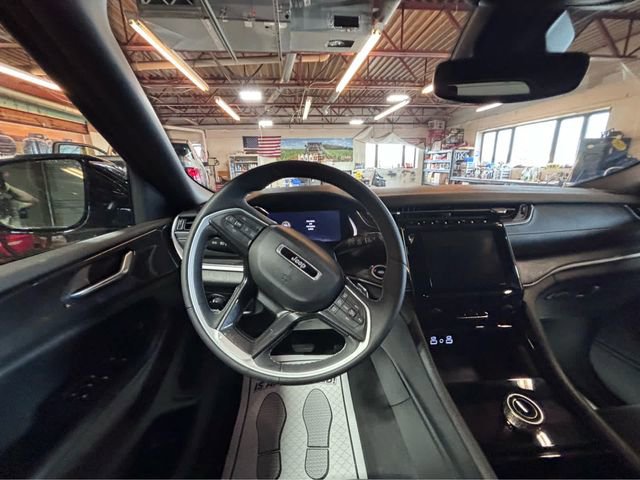 Used 2023 Jeep Grand Cherokee L Laredo AWD/4WD image 14