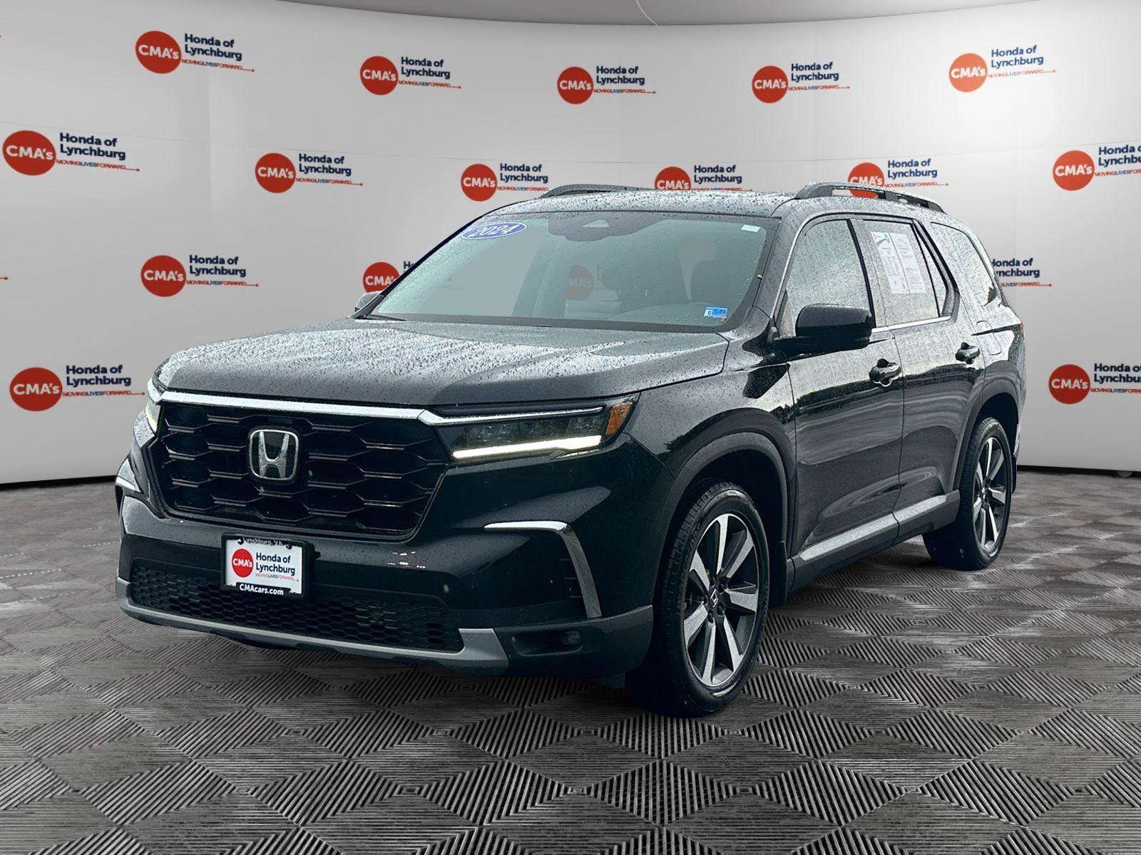 Used 2024 Honda Pilot Touring image 1