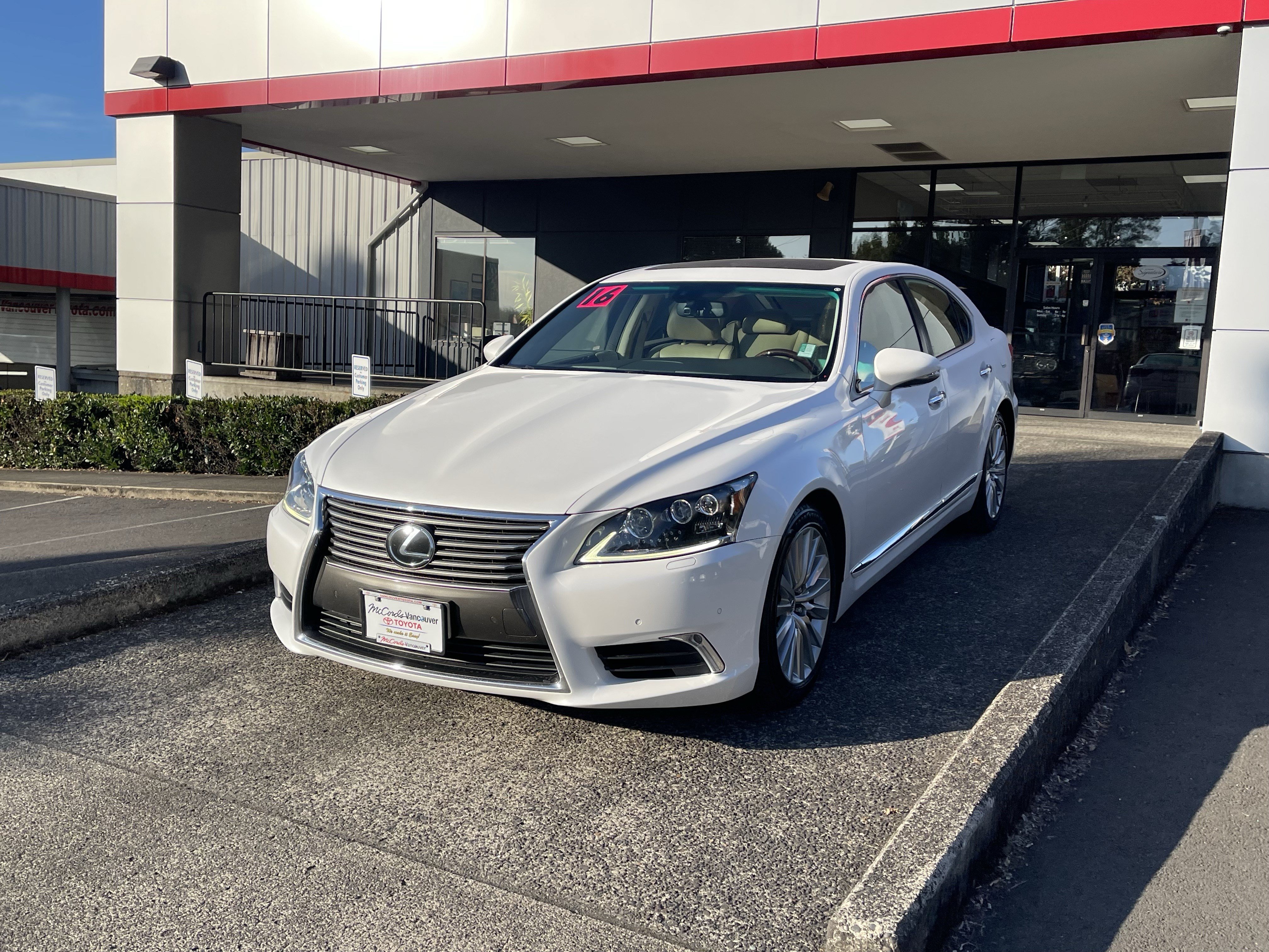 Used 2016 Lexus LS 460 AWD w/ Comfort Package image 3