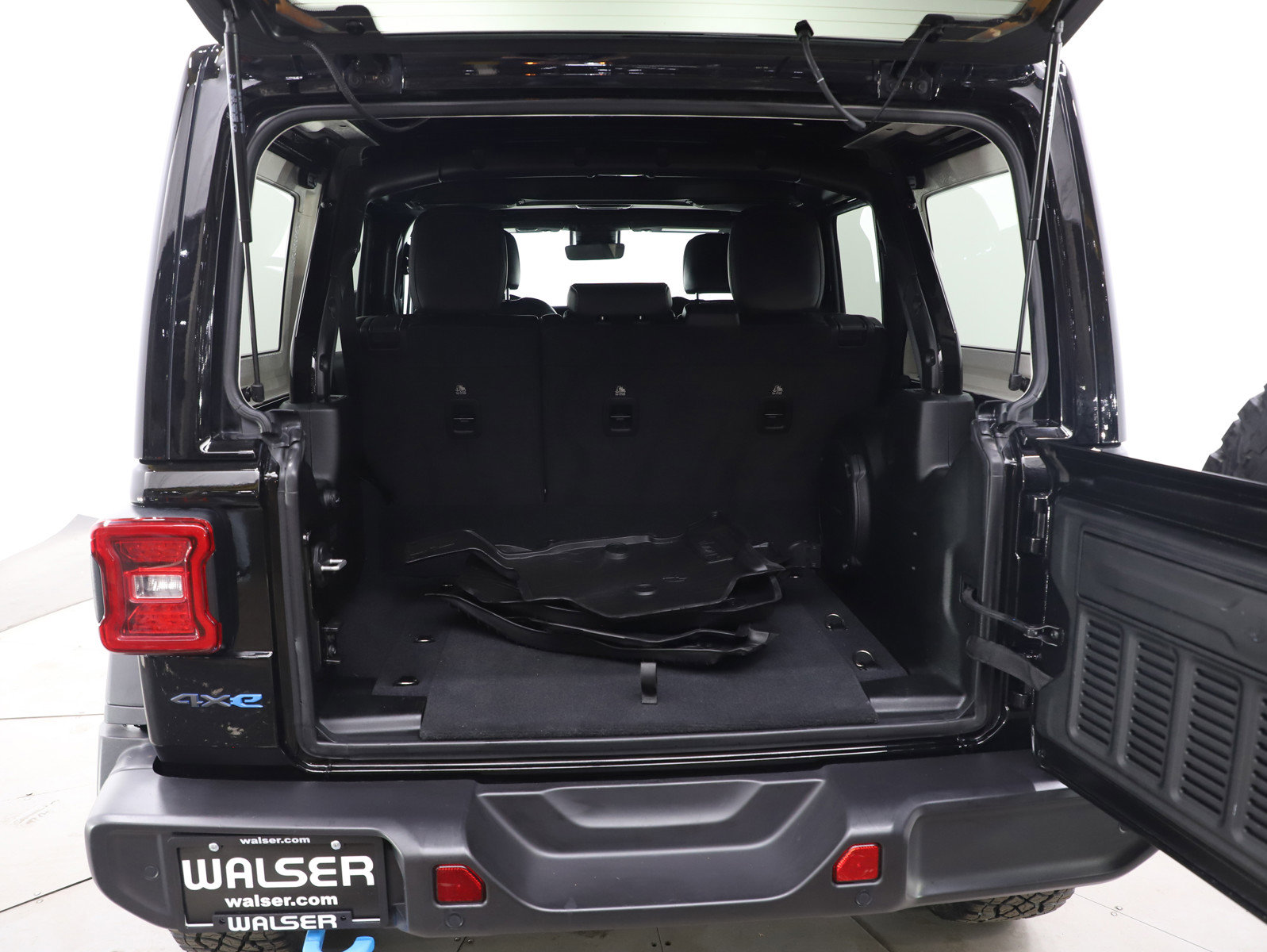 Used 2022 Jeep Wrangler Unlimited Rubicon 4xe w/ Cold Weather Group image 16