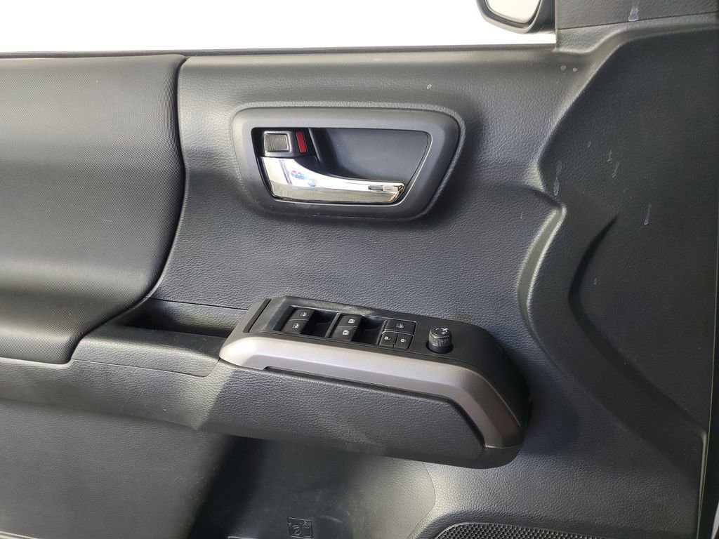 Used 2019 Toyota Tacoma TRD Off-Road image 29