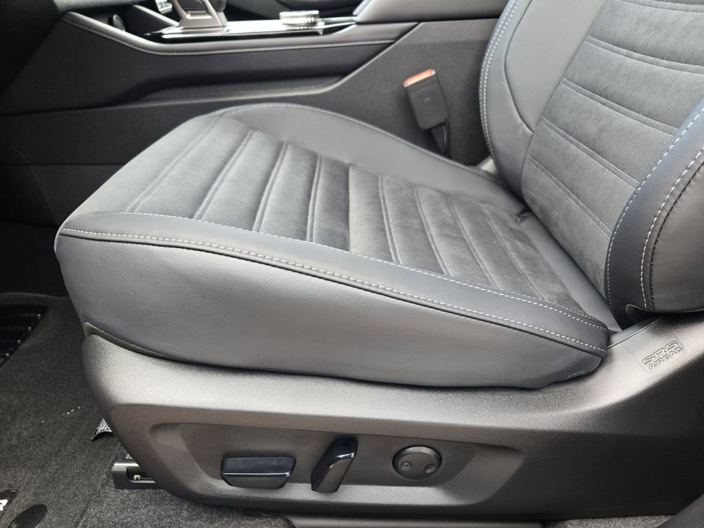 New 2026 Mitsubishi Outlander SE image 19