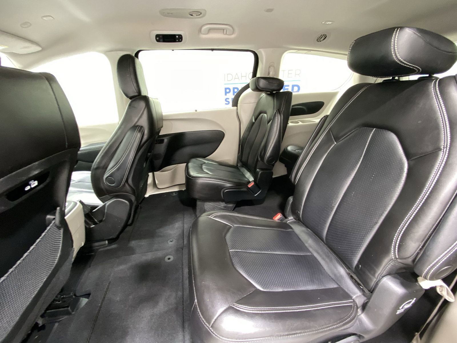 Used 2023 Chrysler Pacifica Touring-L FWD image 21