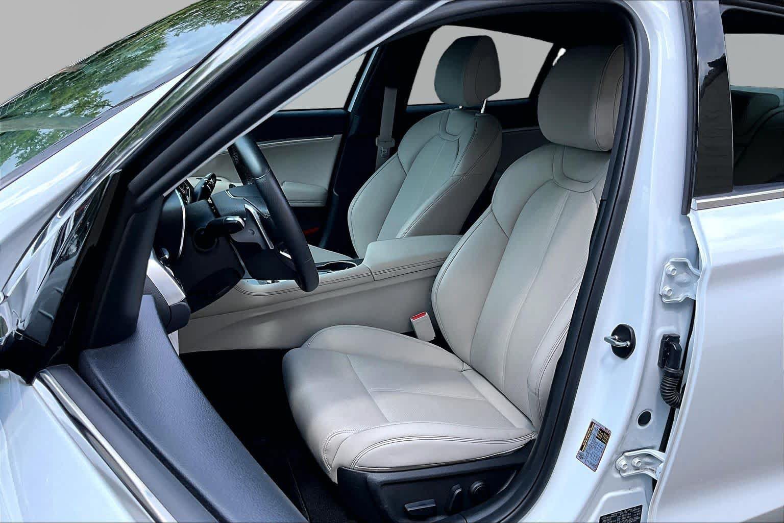 Used 2023 Genesis G70 2.0T RWD image 8
