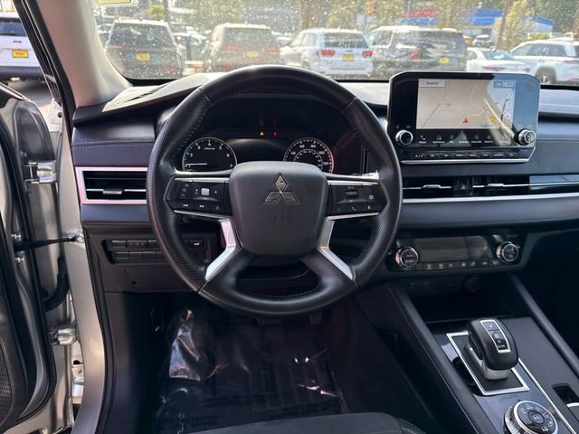 Used 2024 Mitsubishi Outlander SE image 21