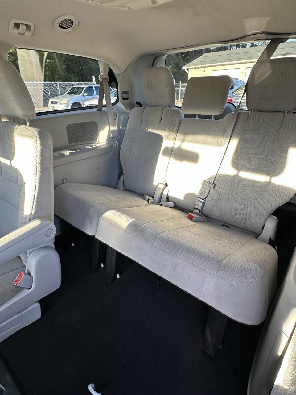 Used 2013 Chrysler Town & Country Touring image 16