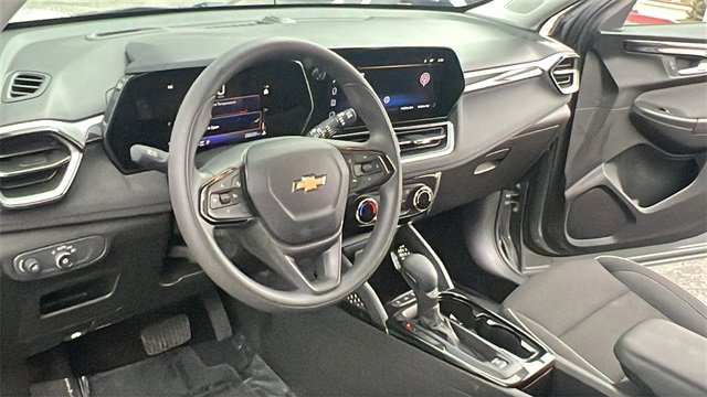 Used 2025 Chevrolet TrailBlazer LT image 16