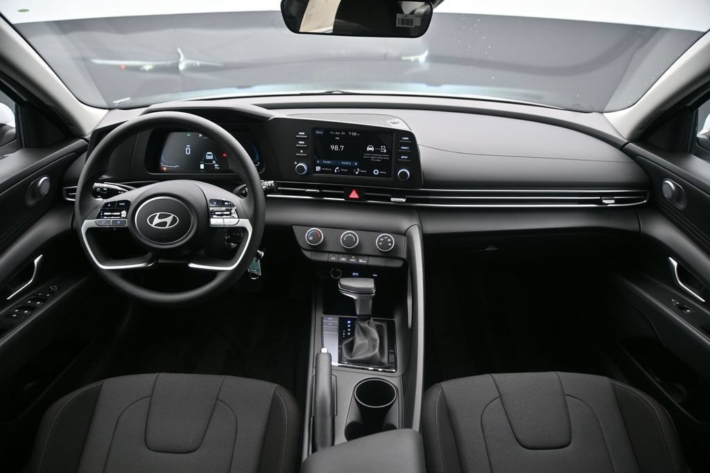 New 2026 Hyundai Elantra SE FWD image 12