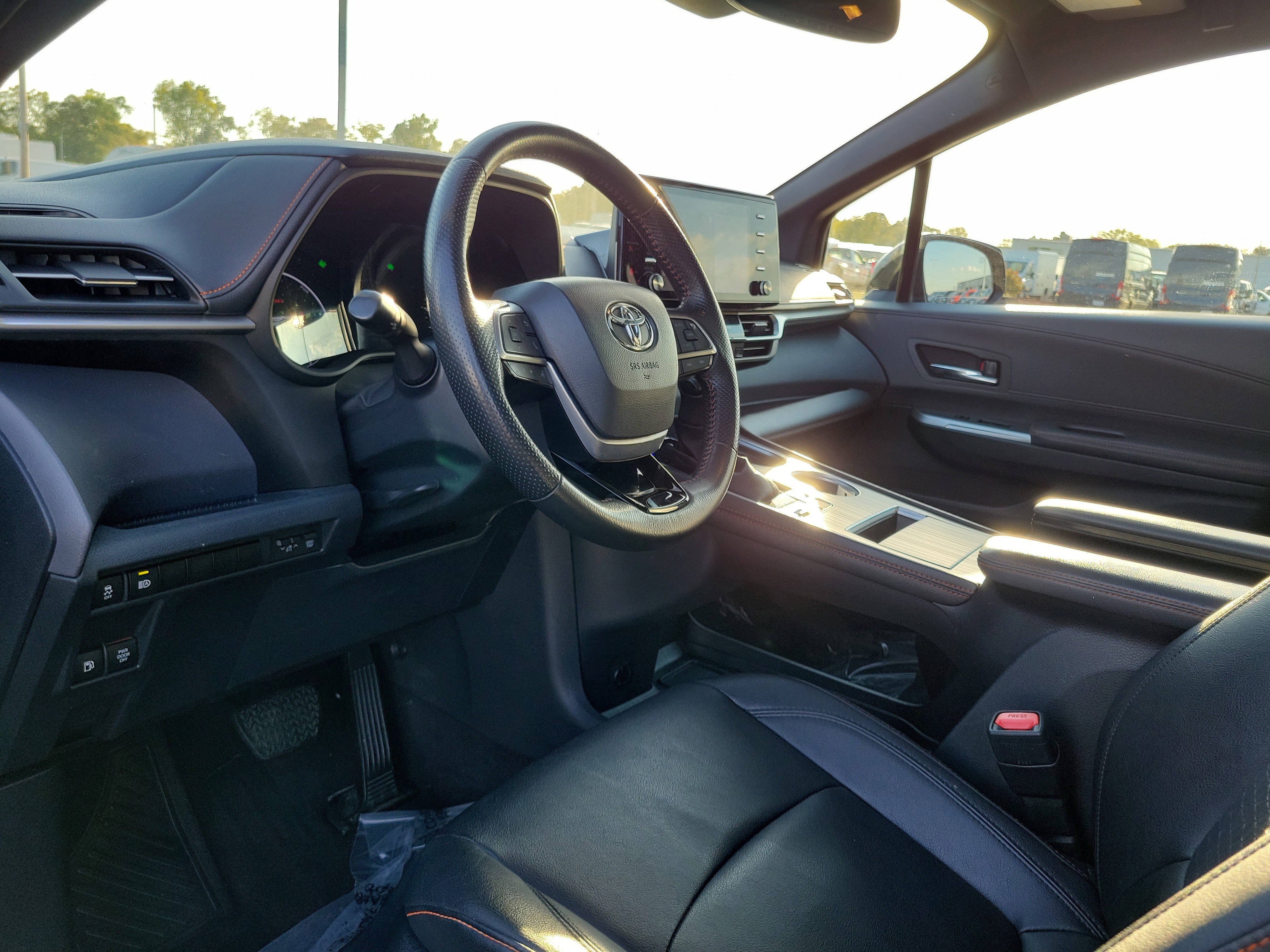 Used 2023 Toyota Sienna XSE image 19