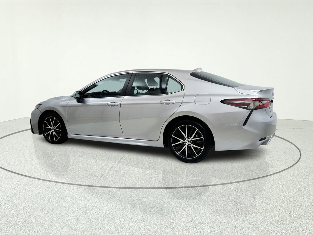 Used 2023 Toyota Camry SE AWD/4WD image 4