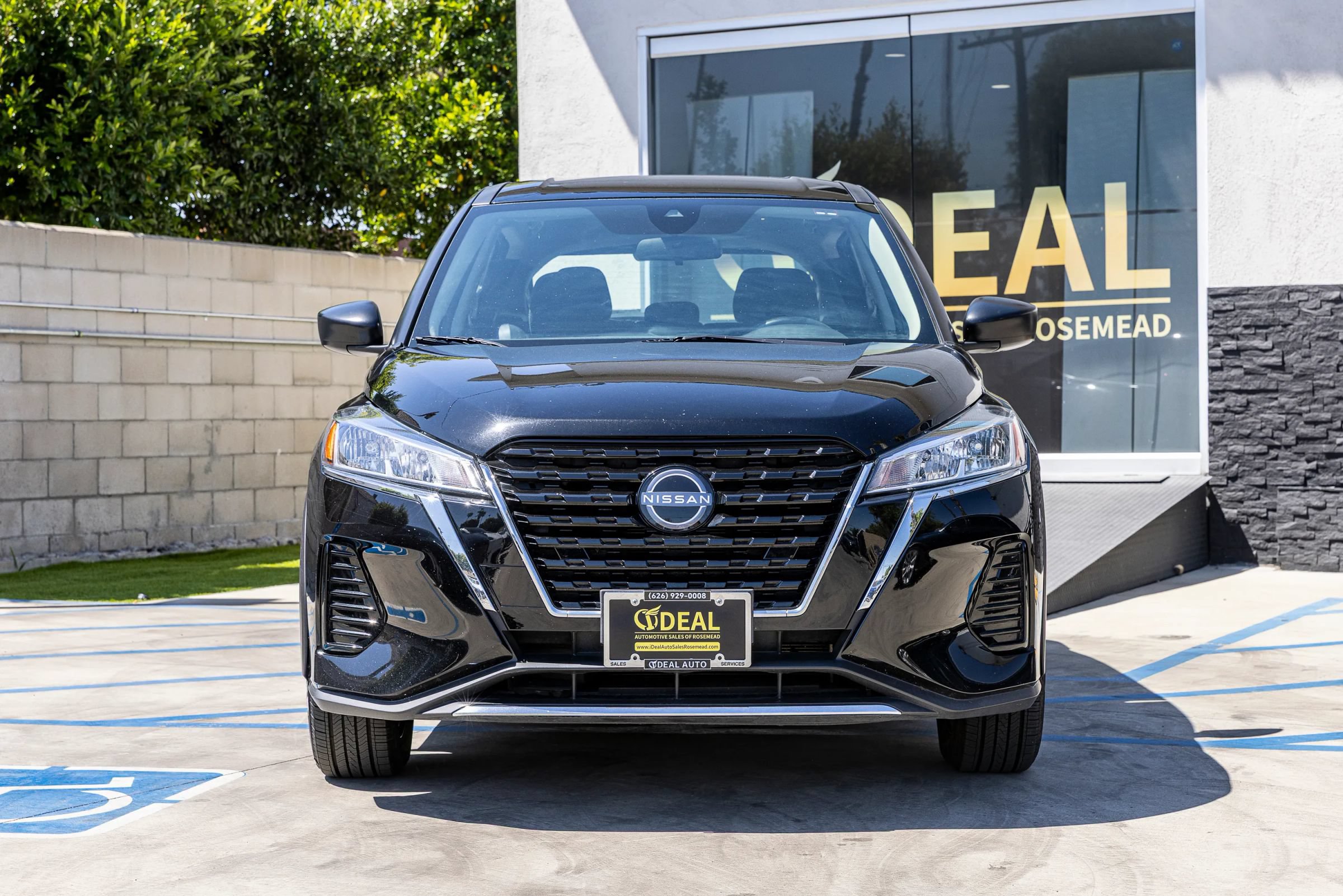 Used 2023 Nissan Kicks S FWD image 3