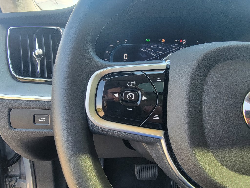 Used 2025 Volvo XC60 B5 Plus image 20
